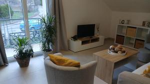 TV a/nebo společenská místnost v ubytování VILLARGONDRAN vélos en Maurienne garage motos