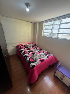 a small bedroom with a bed in the corner at Espectacular Apartamento 1-6 huéspedes in Tunja