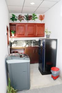 Kuchyň nebo kuchyňský kout v ubytování Star Guest Unawatuna