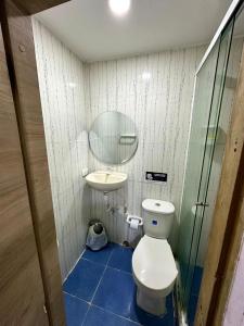 Et badeværelse på Hospedaje GRAND H Rodadero & Suite