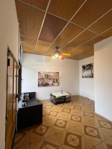 a living room with a couch and a ceiling at Apartment Nazareth in La Unión