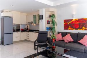 a living room with a couch and a kitchen at Amore Villa by Utalay Koh Chang in Ban Khlong Son +79 photos