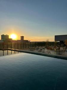 Solopgangen eller solnedgangen set fra hotellet