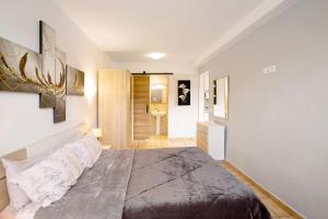 Postel nebo postele na pokoji v ubytování Montemar 1 + 12 fotografií