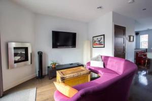 Et tv og/eller underholdning på Chouette loft urbain avec foyer