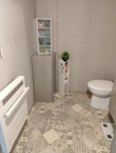 Et badeværelse på Chambre a 5 min de Center Parc bois aux daims