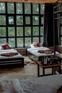 En eller flere senge i et værelse på Kinigi Cottage + 238 billeder