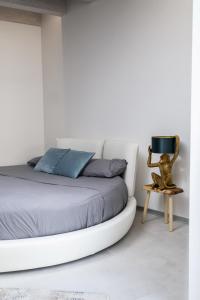 Ένα ή περισσότερα κρεβάτια σε δωμάτιο στο Attico Salia +18 φωτογραφίες