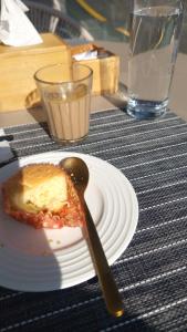 Φαγητό σε αυτό το δωμάτιο σε οικογενειακή κατοικία ή κάπου εκεί κοντά +18 φωτογραφίες