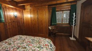 En eller flere senge i et værelse på Chalet Alba + 26 billeder