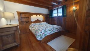 En eller flere senge i et værelse på Chalet Alba