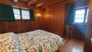 En eller flere senge i et værelse på Chalet Alba