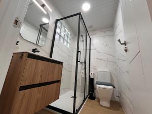 Koupelna v ubytování Valdeflores flats + 63 fotografií