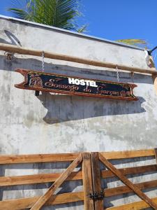 Et logo, certifikat, skilt eller en pris der bliver vist frem på Hostel Sossego do Garças