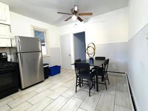 Φωτογραφία από το άλμπουμ του Soothing 1BR Retreat with AC in Charming Trenton σε Τρέντον