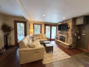 Posezení v ubytování Timber Falls #402