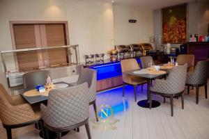 Khu vực ghế ngồi tại Nyota Lodge Hôtel