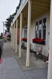 Bygningen som hotellet ligger i + 9 billeder