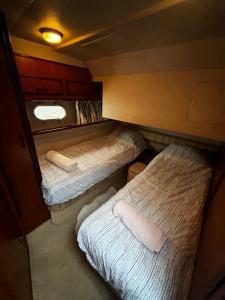 an overhead view of a small room with two beds at El yate de las luces in Vigo