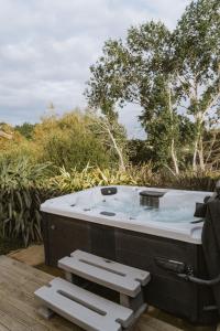 Billede fra billedgalleriet på Raglan Rural Retreats - Kauri Tent i Raglan + 2 billeder