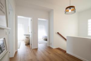 Billede fra billedgalleriet på Bright & Spacious Villa by Beach i Ribeira Grande + 31 billeder