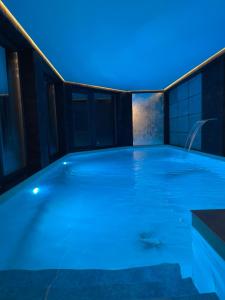 Bazén v ubytování Кам'яний двір nebo v jeho okolí