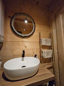 Et badeværelse på Tomina Koliba Lika