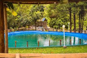 a large pool of water in a park at Recanto Bamboo in Lavrinhas +17 photos