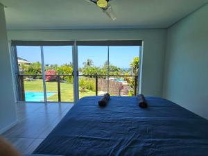 En eller flere senge i et værelse på 3 Ensuite Bedrooms, Sea View, Private Pool & Solar + 27 billeder