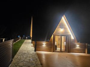 Budova, kde se chata nachází