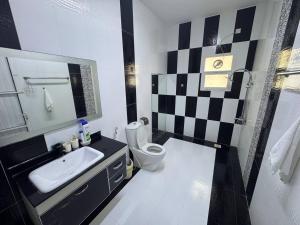 Koupelna v ubytování Gisa Hostel All Private Ensuite Rooms + 45 fotografií