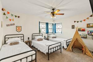 En eller flere senge i et værelse på ICT Bunkhouse