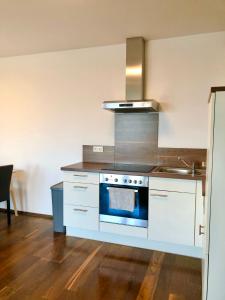 Køkken eller tekøkken på 80 m2 Apartment with Balcony & Free Parking