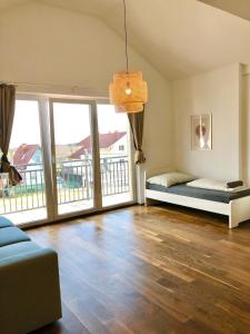 Et opholdsområde på 80 m2 Apartment with Balcony & Free Parking