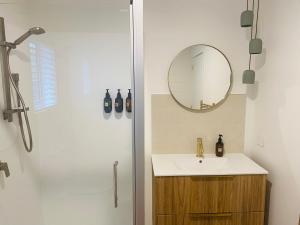 Et badeværelse på The House at The Quarters + 11 billeder