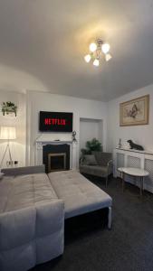 Posezení v ubytování Contractor & Family Sleeps 5 Bham HS2 Parking for 3 + 25 fotografií