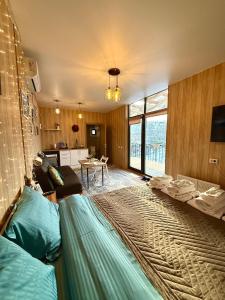 een grote woonkamer met een bank en een keuken bij Darkhan Tau in Alma-Ata