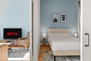 a bedroom with a bed and a tv at 1BR Channelside | Free Amenities + Prime Location in Tampa +20 photos