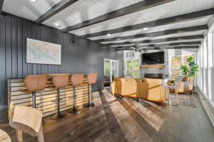 a living room with a table and chairs at Billion Dollar Views in Winchester