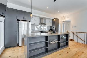 Η κουζίνα ή μικρή κουζίνα στο Spa & Lake Access - Cariboo