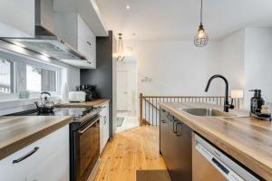 Η κουζίνα ή μικρή κουζίνα στο Spa & Lake Access - Cariboo +29 φωτογραφίες