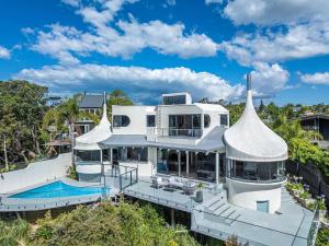 Swimmingpoolen hos eller tæt på Architectural Masterpiece with Pool and Sea Views