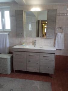 Et badeværelse på Σπίτι στο Χωριό - Les campagnards