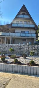 Budova, kde se prázdninový dům nachází