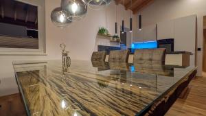 Posezení v ubytování Bungalow in ruhiger Sonnenlage direkt am Lechweg + 4 fotografie