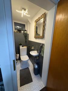 Koupelna v ubytování Gemütliches Zimmer im Pfälzer Land Zimmer Nr 2 + 6 fotografií