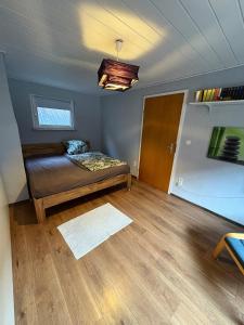 Postel nebo postele na pokoji v ubytování Gemütliches Zimmer im Pfälzer Land Zimmer Nr 3