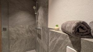 Koupelna v ubytování Bungalow in ruhiger Sonnenlage direkt am Lechweg