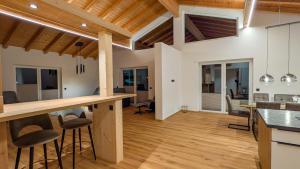 Kuchyň nebo kuchyňský kout v ubytování Bungalow in ruhiger Sonnenlage direkt am Lechweg