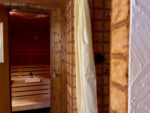 Et badeværelse på Ferienhaus AlpenVilla + 24 billeder